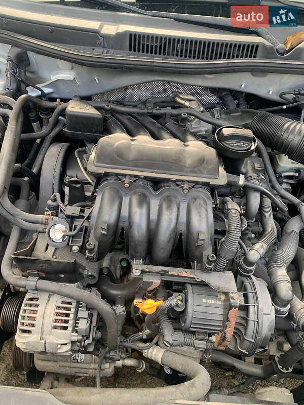 Хэтчбек Volkswagen Golf 2001 в Житомире