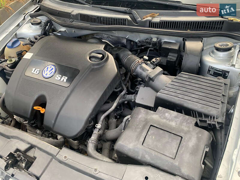 Хэтчбек Volkswagen Golf 2001 в Житомире