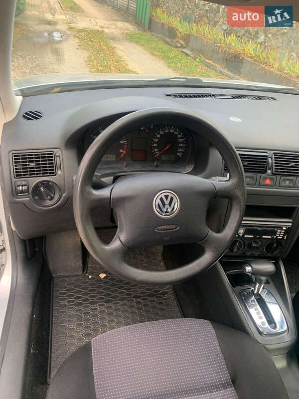Хэтчбек Volkswagen Golf 2001 в Житомире