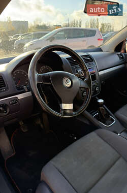 Хетчбек Volkswagen Golf 2006 в  фото 7 Хетчбек Volkswagen Golf 2006 в