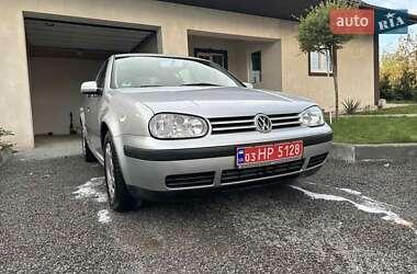 Хетчбек Volkswagen Golf 2002 в Хмельницькому