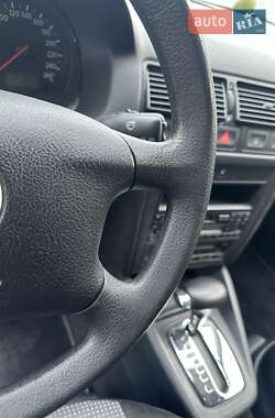 Хэтчбек Volkswagen Golf 2002 в  фото 20 Хэтчбек Volkswagen Golf 2002 в