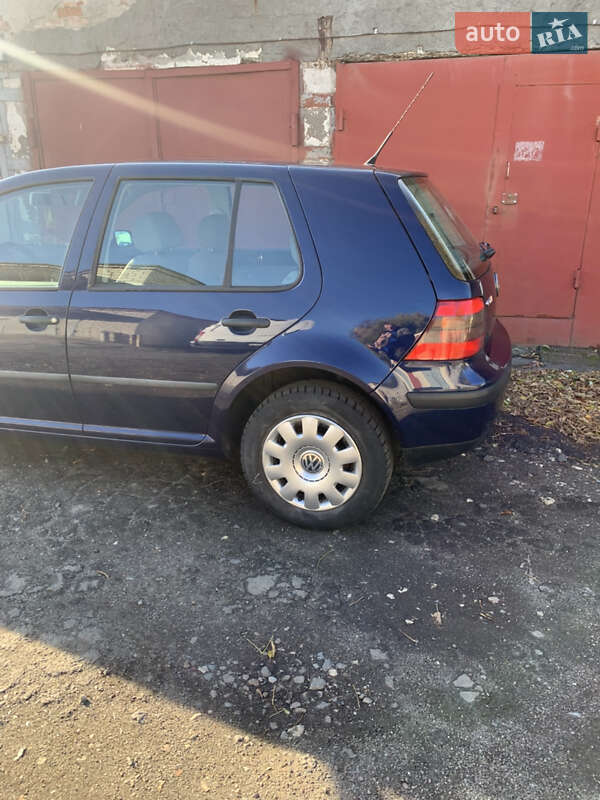 Хэтчбек Volkswagen Golf 2000 в Хмельницком