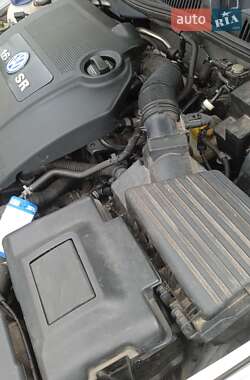 Хэтчбек Volkswagen Golf 2002 в  фото 15 Хэтчбек Volkswagen Golf 2002 в