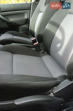 Хэтчбек Volkswagen Golf 2002 в  фото 69 Хэтчбек Volkswagen Golf 2002 в