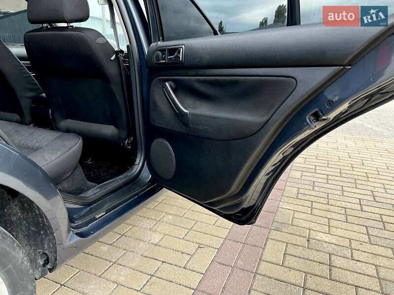 Хетчбек Volkswagen Golf 2001 в Хмельницькому