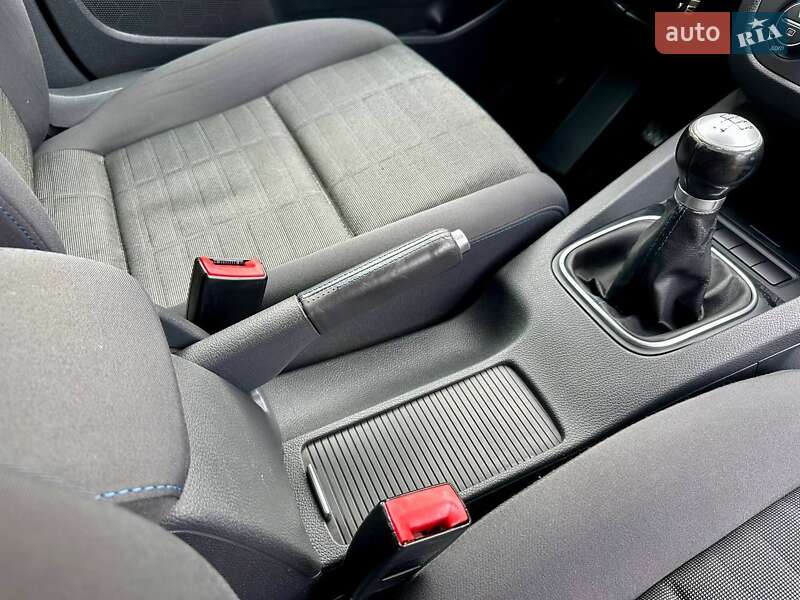 Хетчбек Volkswagen Golf 2008 в Полтаві