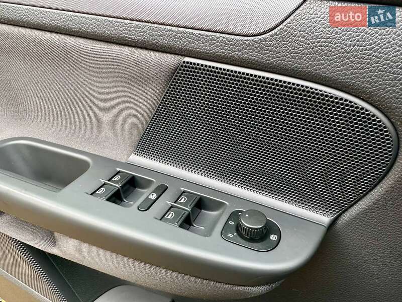 Хетчбек Volkswagen Golf 2008 в Полтаві