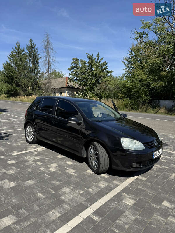 Хэтчбек Volkswagen Golf 2006 в Ужгороде