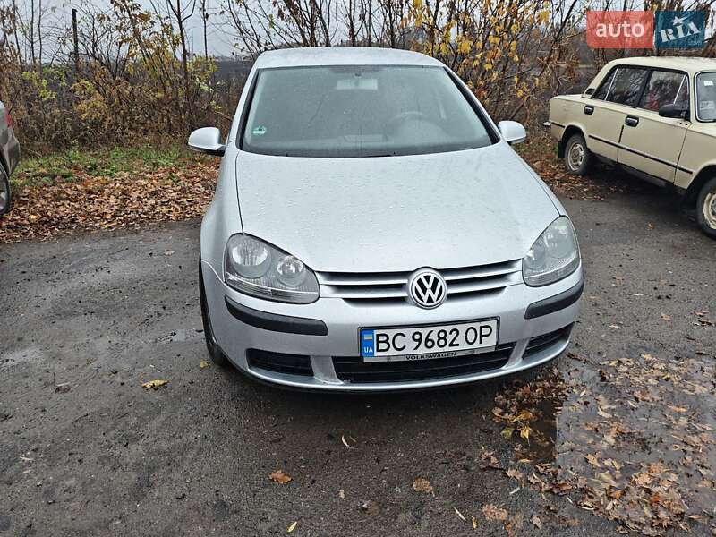 Хэтчбек Volkswagen Golf 2004 в Гадяче