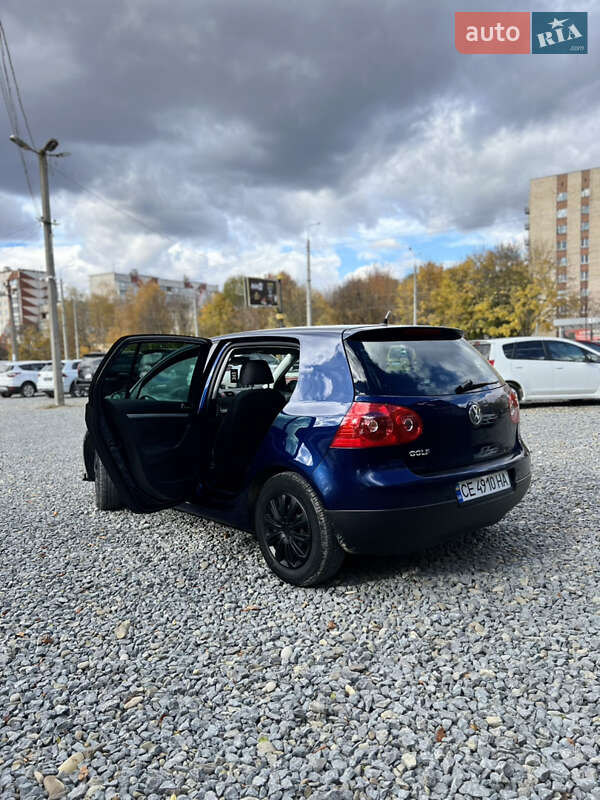 Хетчбек Volkswagen Golf 2008 в Чернівцях