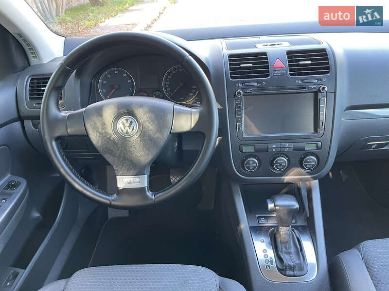 Хэтчбек Volkswagen Golf 2007 в Киеве