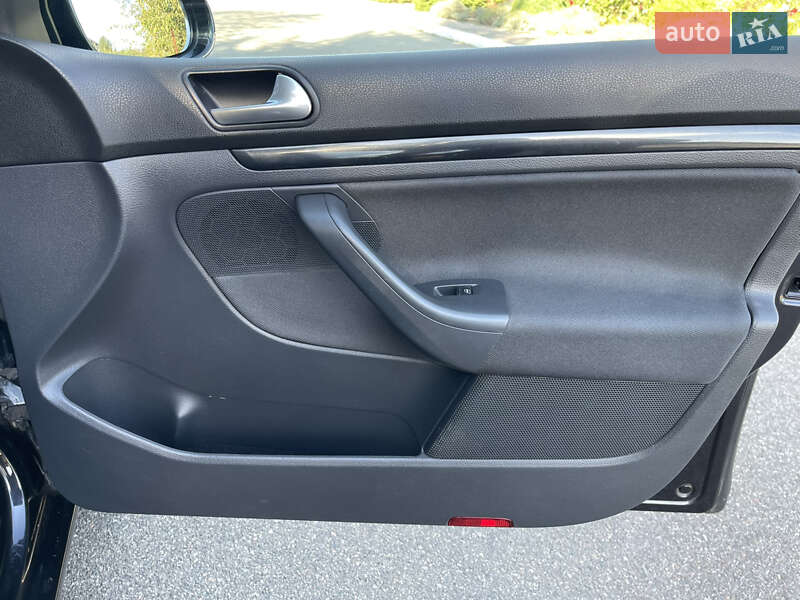 Хэтчбек Volkswagen Golf 2007 в Киеве