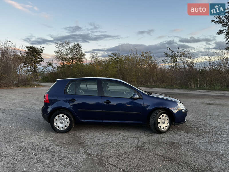 Хетчбек Volkswagen Golf 2005 в Тернополі