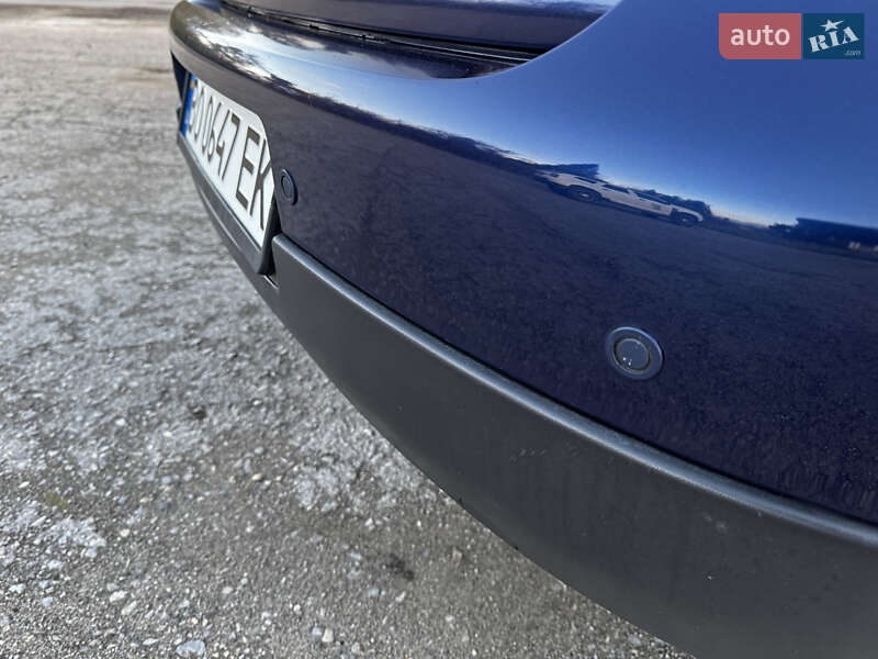 Хетчбек Volkswagen Golf 2005 в Тернополі