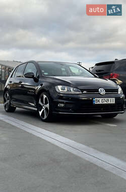 Хэтчбек Volkswagen Golf 2015 в Киеве