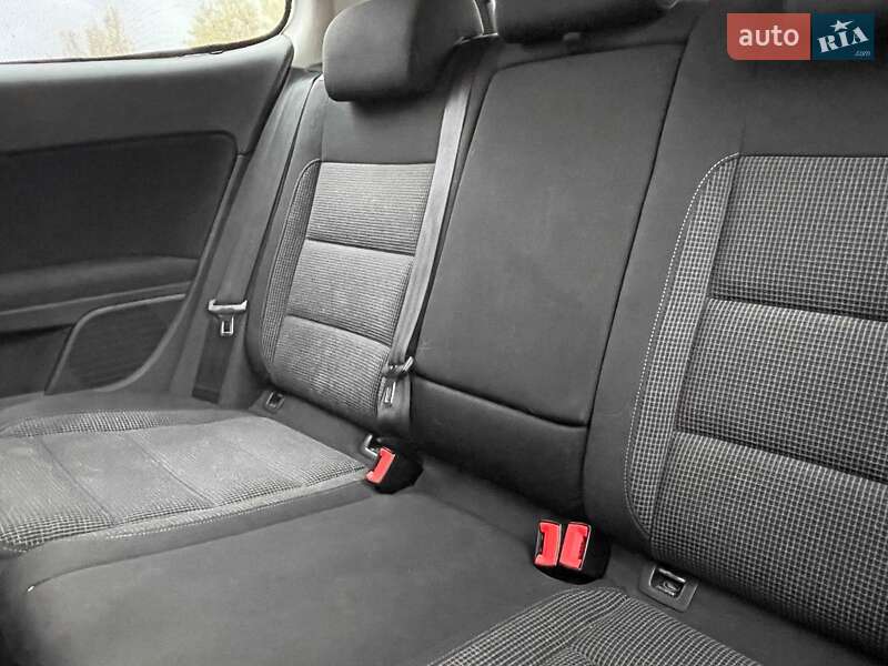 Хетчбек Volkswagen Golf 2011 в Миколаєві