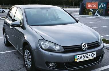 Хэтчбек Volkswagen Golf 2010 в 