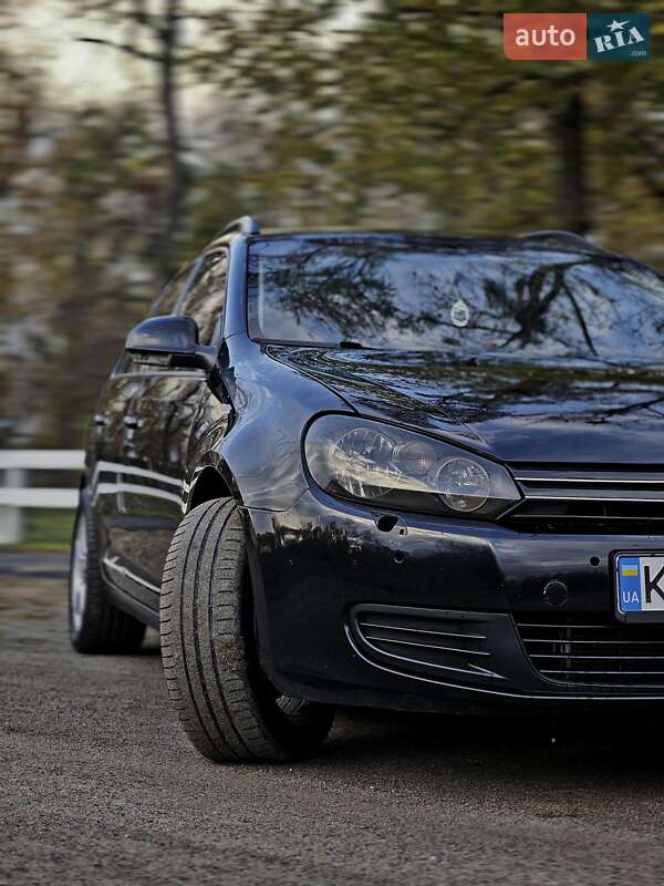 Универсал Volkswagen Golf 2011 в Вишневом