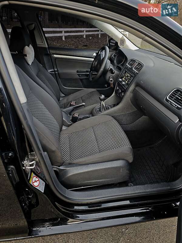 Универсал Volkswagen Golf 2011 в Вишневом