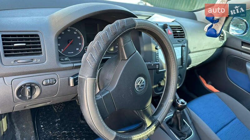 Хэтчбек Volkswagen Golf 2005 в Виннице