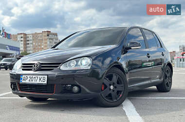 Хетчбек Volkswagen Golf 2004 в Запоріжжі