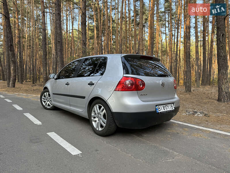 Хетчбек Volkswagen Golf 2004 в Полтаві