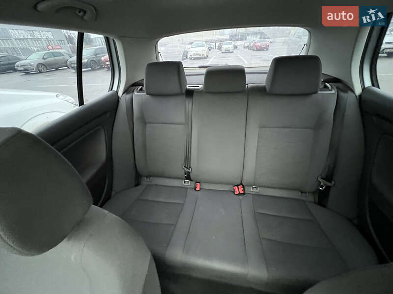Хетчбек Volkswagen Golf 2004 в Полтаві
