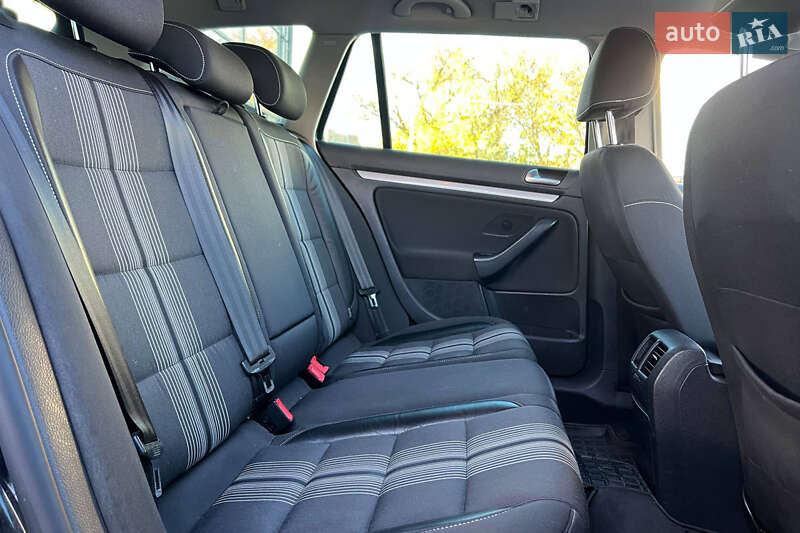 Універсал Volkswagen Golf 2012 в Івано-Франківську