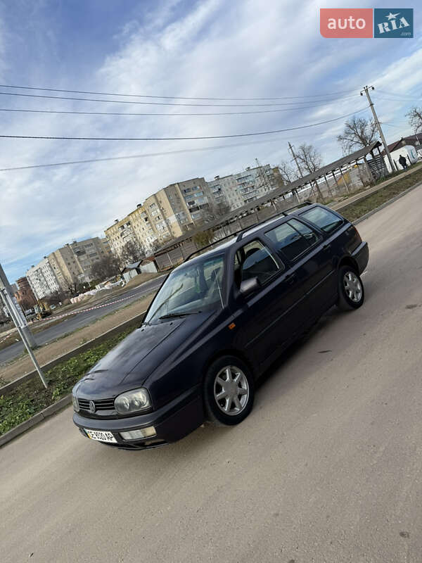 Універсал Volkswagen Golf 1995 в Чернівцях