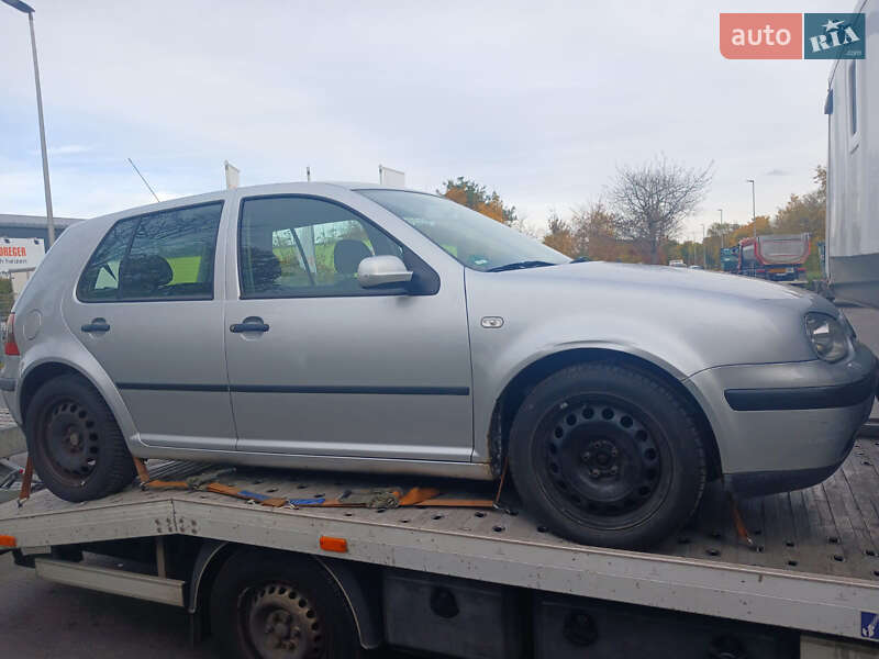 Хетчбек Volkswagen Golf 2001 в Луцьку