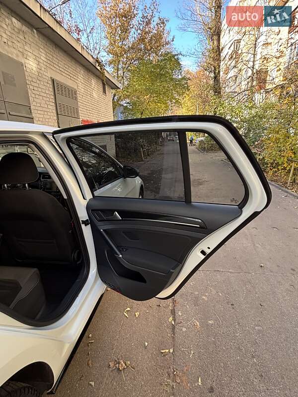 Хетчбек Volkswagen Golf 2013 в Києві