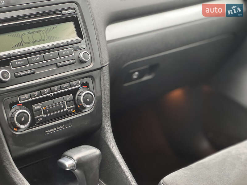 Хэтчбек Volkswagen Golf 2010 в Запорожье