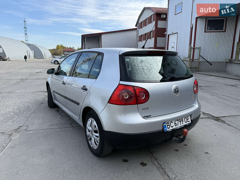 Хетчбек Volkswagen Golf 2005 в Львові