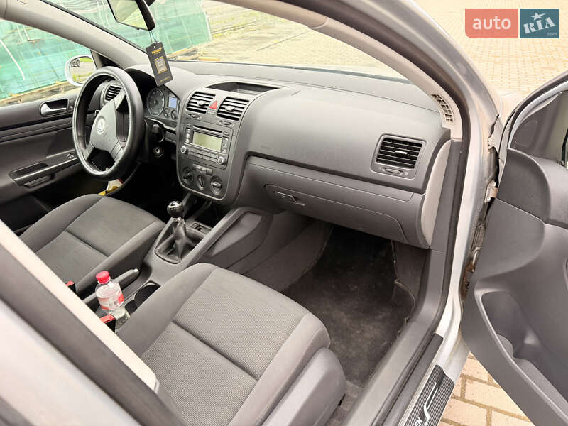 Хетчбек Volkswagen Golf 2005 в Львові