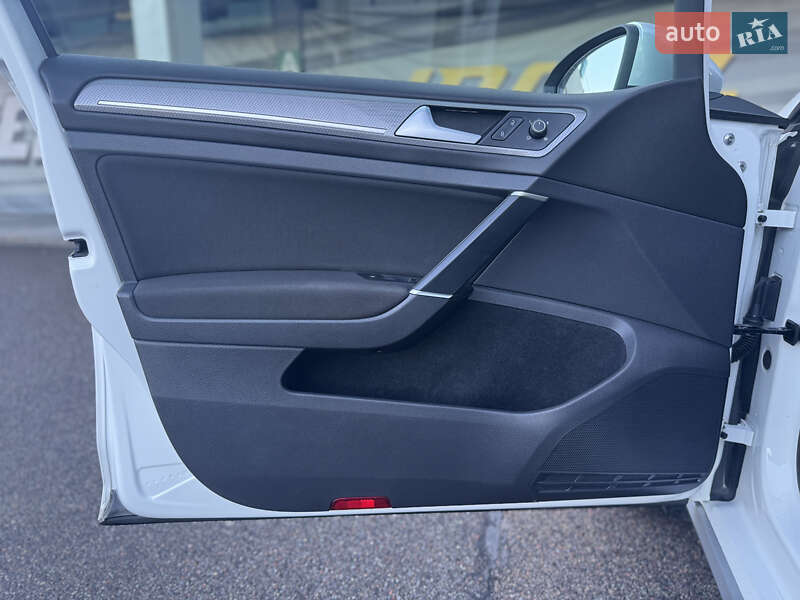 Универсал Volkswagen Golf 2017 в Киеве фото 11 Универсал Volkswagen Golf 2017 в Киеве