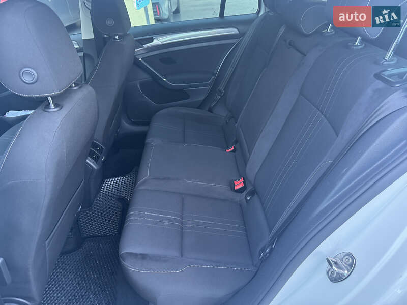 Универсал Volkswagen Golf 2017 в Киеве фото 23 Универсал Volkswagen Golf 2017 в Киеве