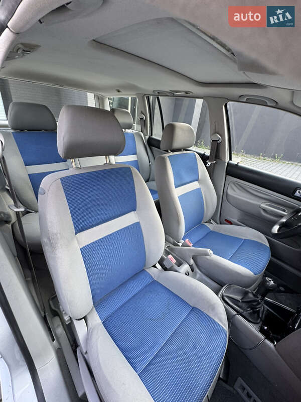 Универсал Volkswagen Golf 2001 в Черновцах