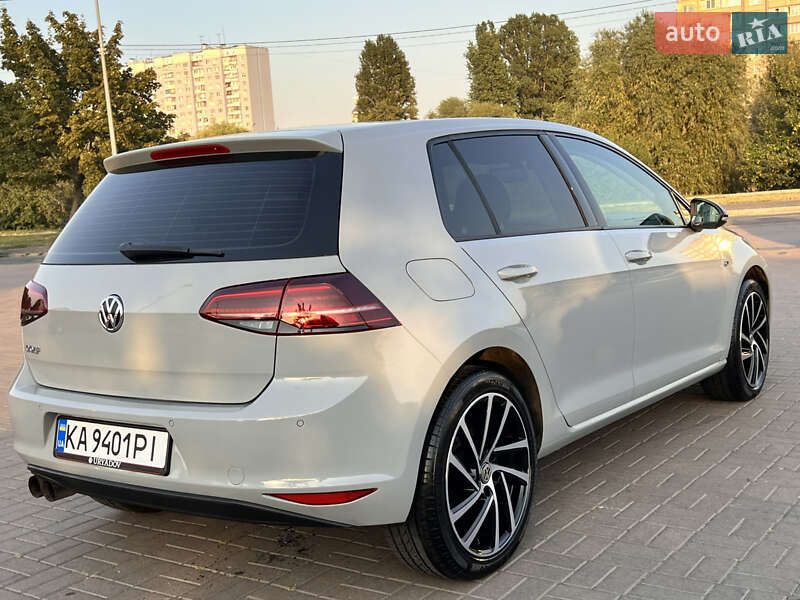 Хетчбек Volkswagen Golf 2013 в Києві