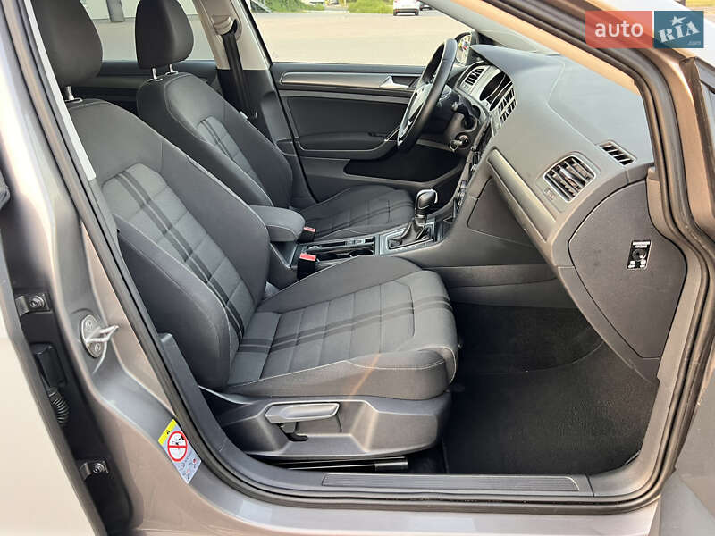 Хетчбек Volkswagen Golf 2013 в Києві