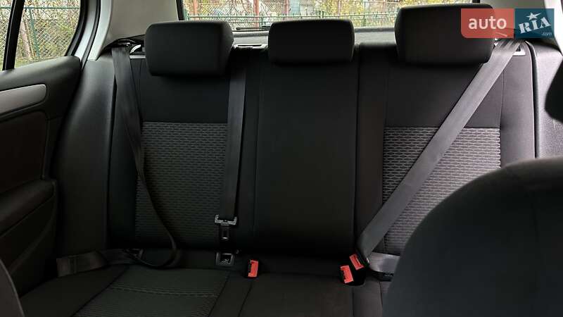 Хетчбек Volkswagen Golf 2011 в Дрогобичі