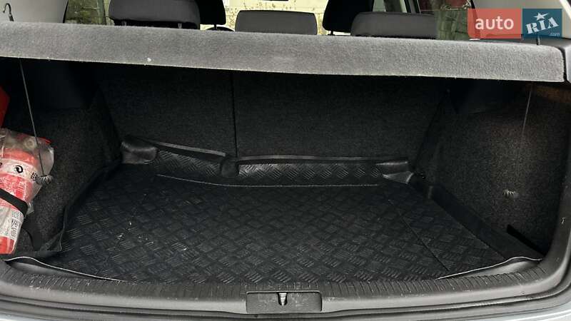 Хетчбек Volkswagen Golf 2011 в Дрогобичі