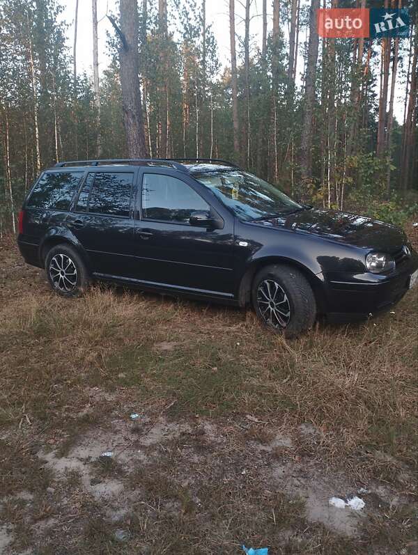 Універсал Volkswagen Golf 2005 в Сарнах