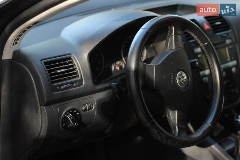 Хетчбек Volkswagen Golf 2006 в Тульчині