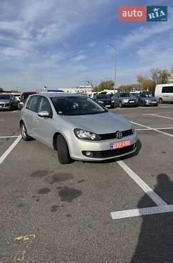 Хэтчбек Volkswagen Golf 2010 в Киеве