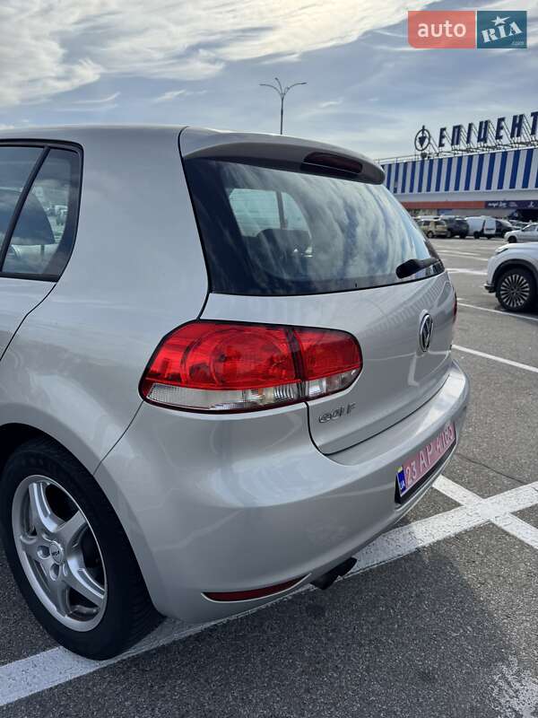 Хетчбек Volkswagen Golf 2010 в Києві