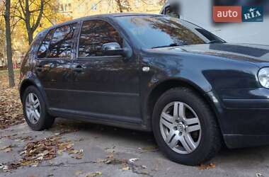 Универсал Volkswagen Golf 2002 в Чернигове