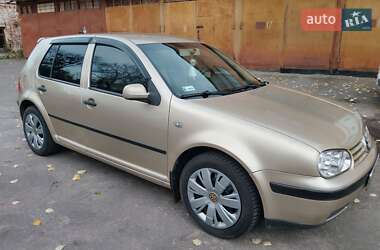 Хэтчбек Volkswagen Golf 2003 в Виннице