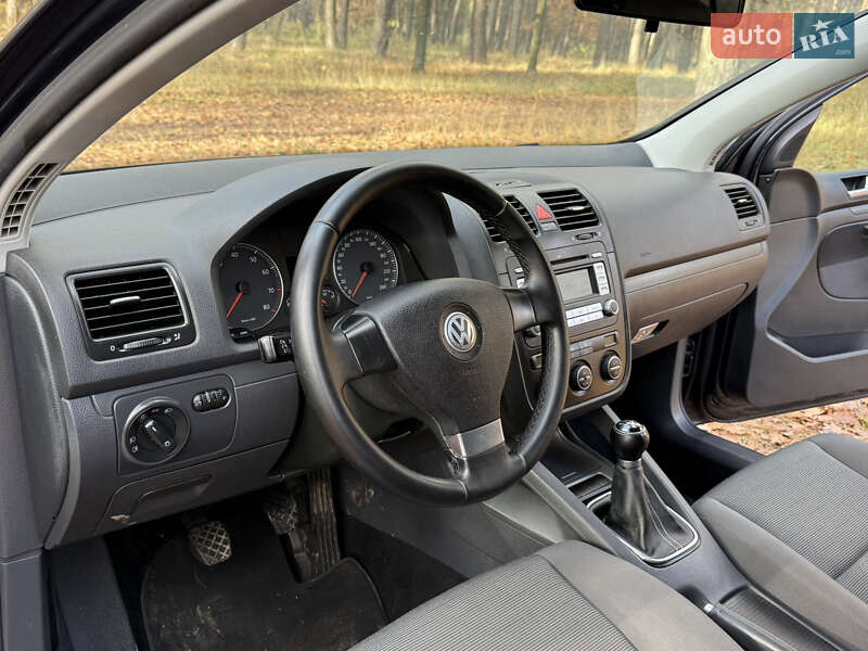 Хэтчбек Volkswagen Golf 2007 в Сумах