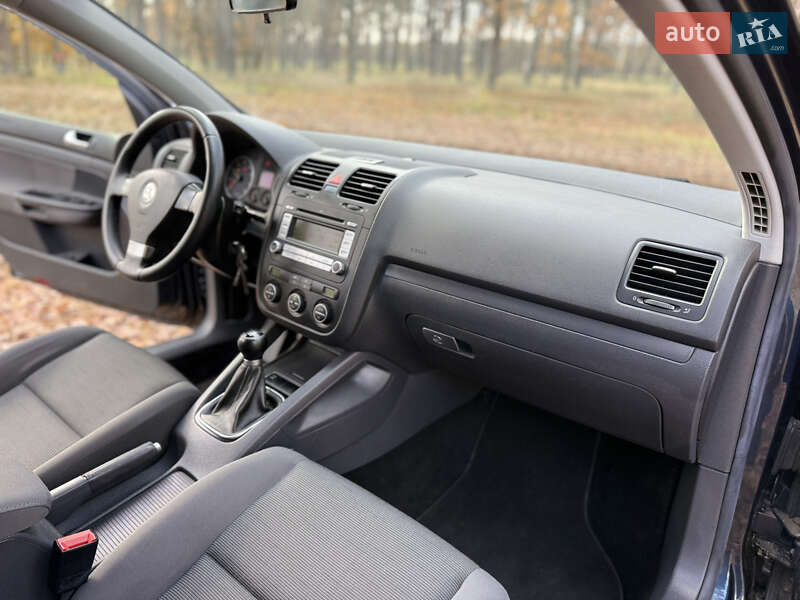 Хэтчбек Volkswagen Golf 2007 в Сумах